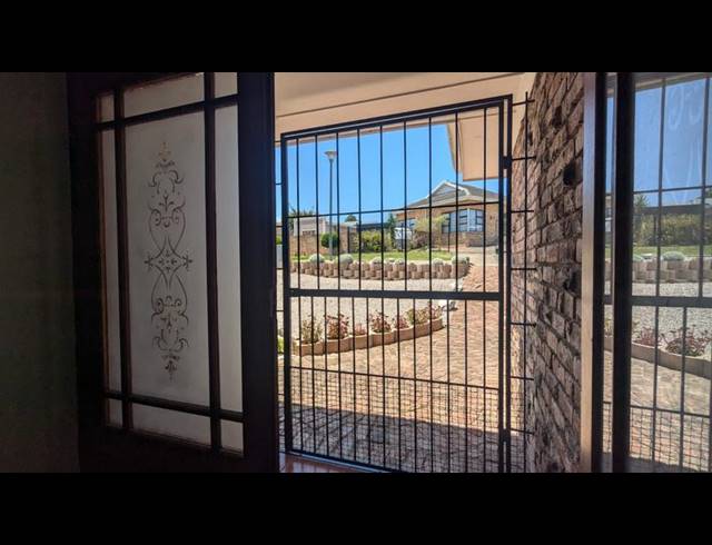 4 BEDROOM HOUSE FOR SALE IN ROOI RIVIER RIF